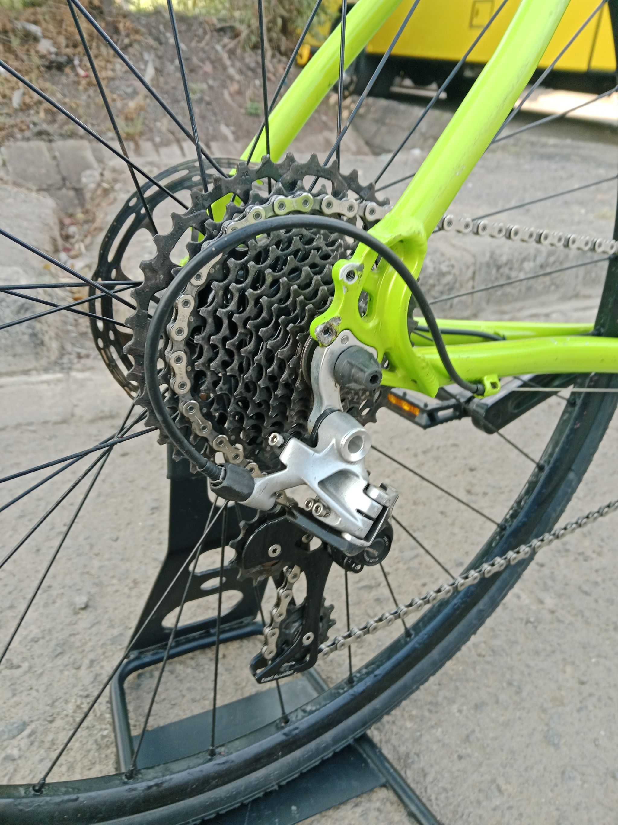 Planet X London Road Rival 1×11 – Size 53 cm (Fluoro Green)_2