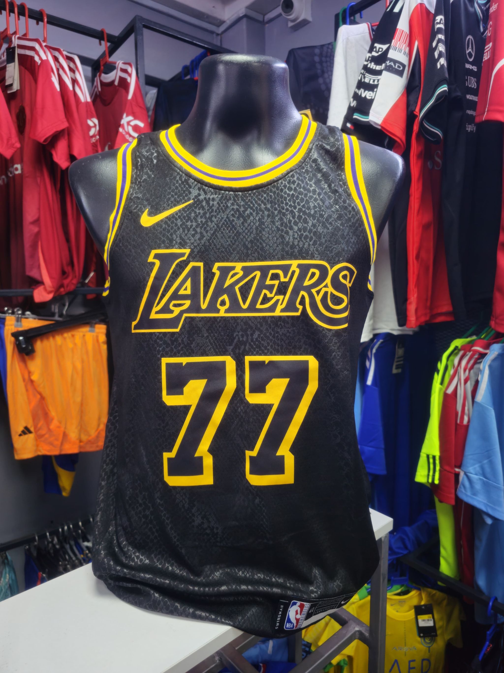 Luka Doncic #77 Black Lakers_0