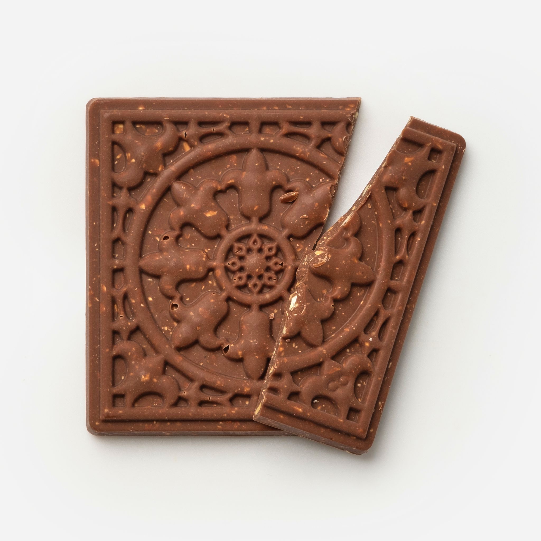 Roots Dark Chocolate 60% with Almonds & Chestnuts 65g_2