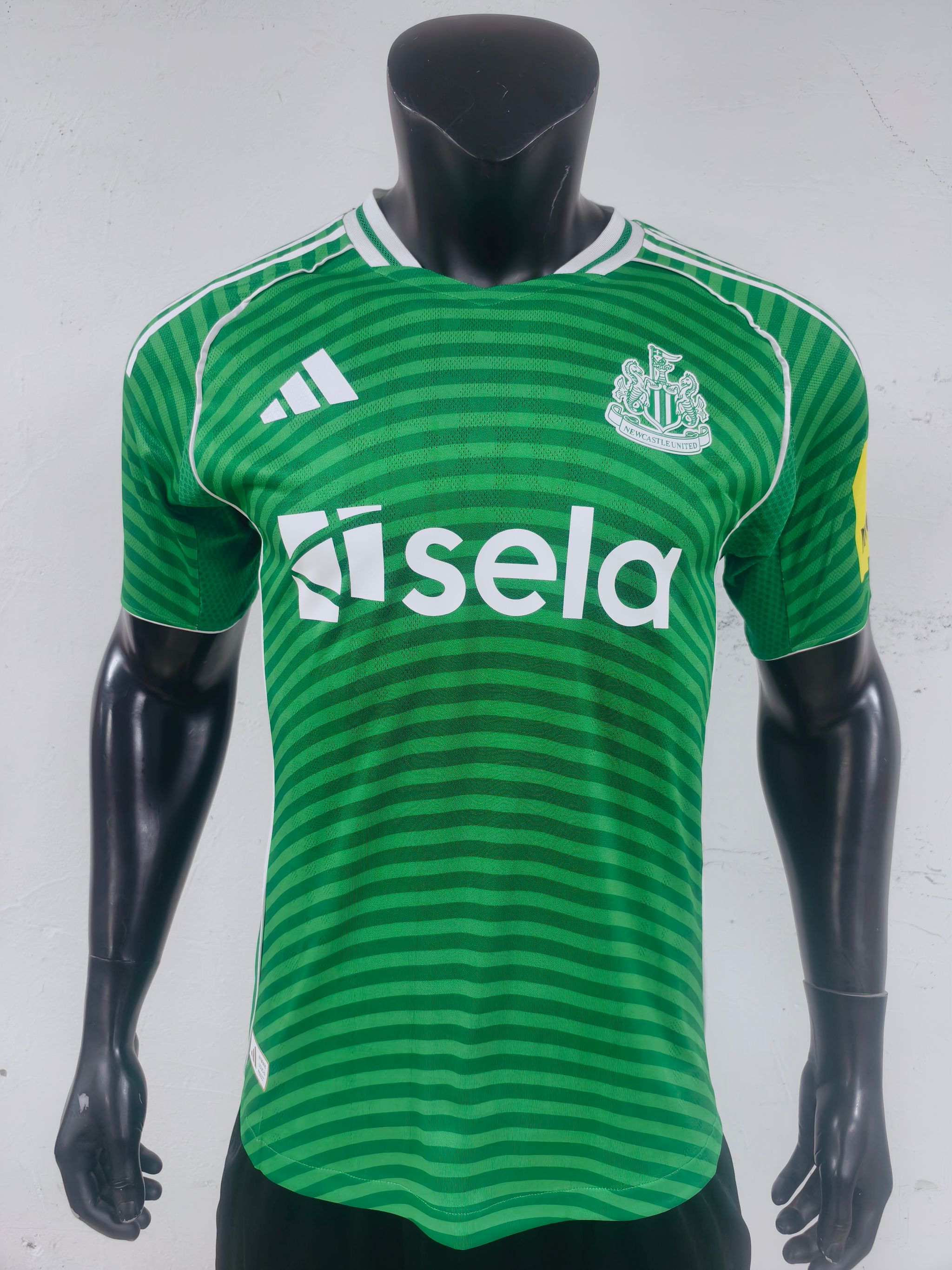 Newcastle United 2025/26 Away Shirt (Green / White)_0