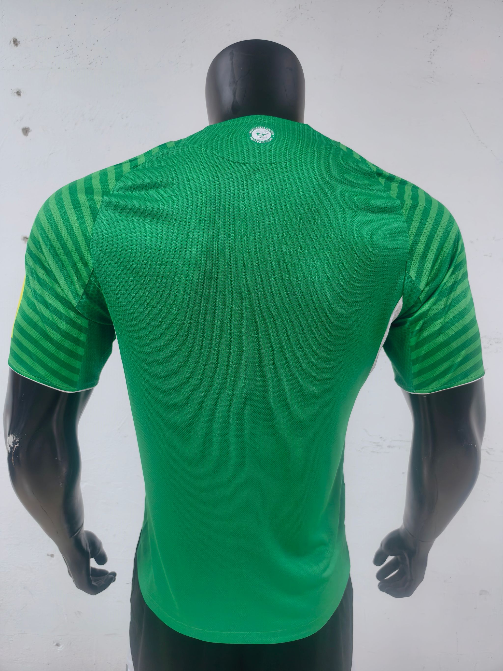 Newcastle United 2025/26 Away Shirt (Green / White)_1