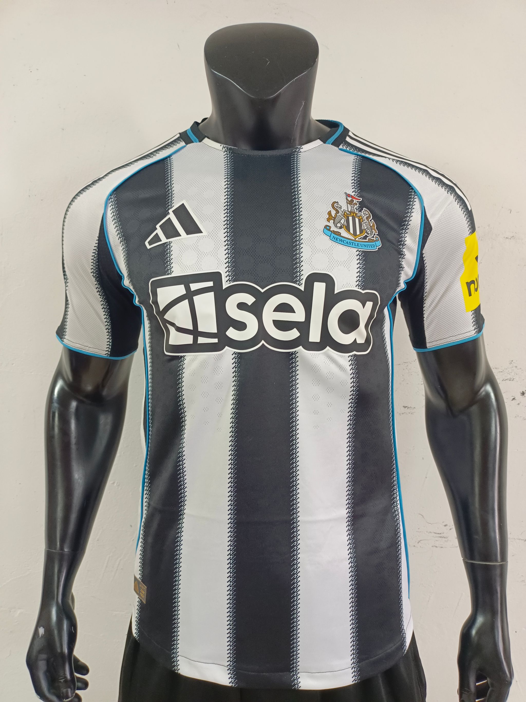 Newcastle United 2025/26 Home Shirt (White / Black / Sky blue)_9
