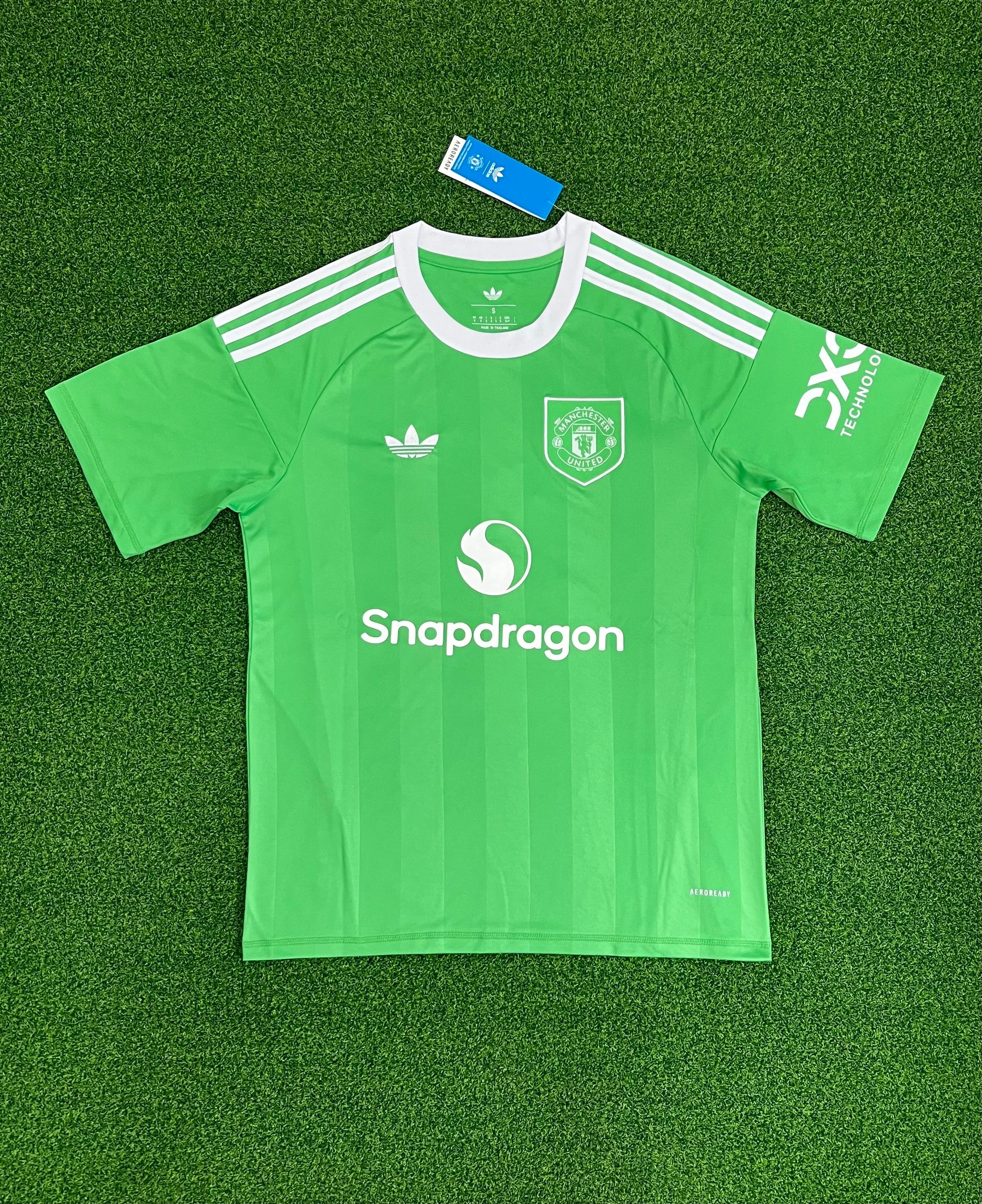 Manchester United 2025/26 Goalkeeper Shirt 3 (Green / White)_7