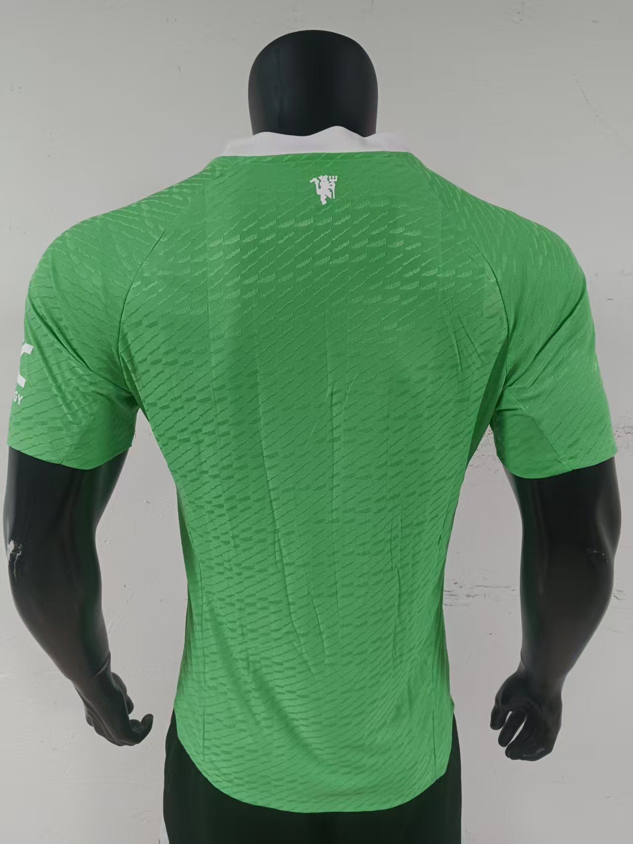Manchester United 2025/26 Goalkeeper Shirt 3 (Green / White)_1