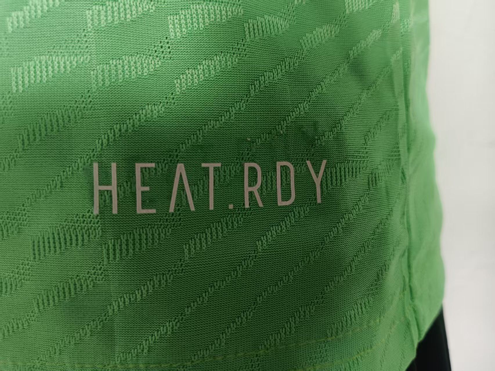Manchester United 2025/26 Goalkeeper Shirt 3 (Green / White)_5