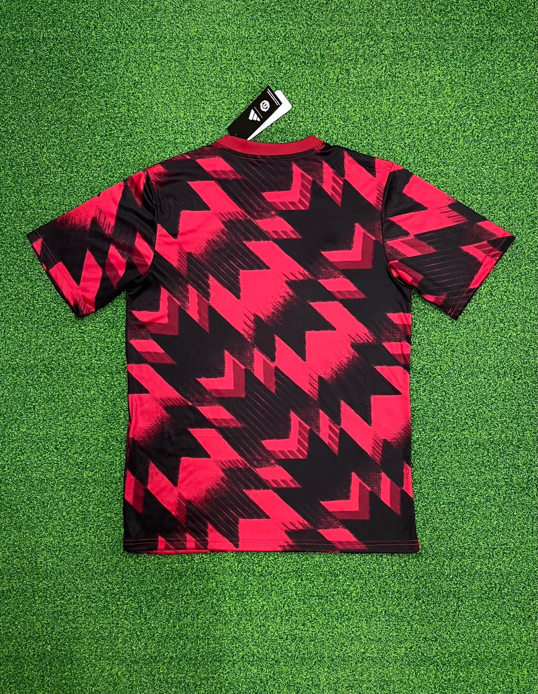 Manchester United 2025/26 Prematch Shirt (Black / Red)_6