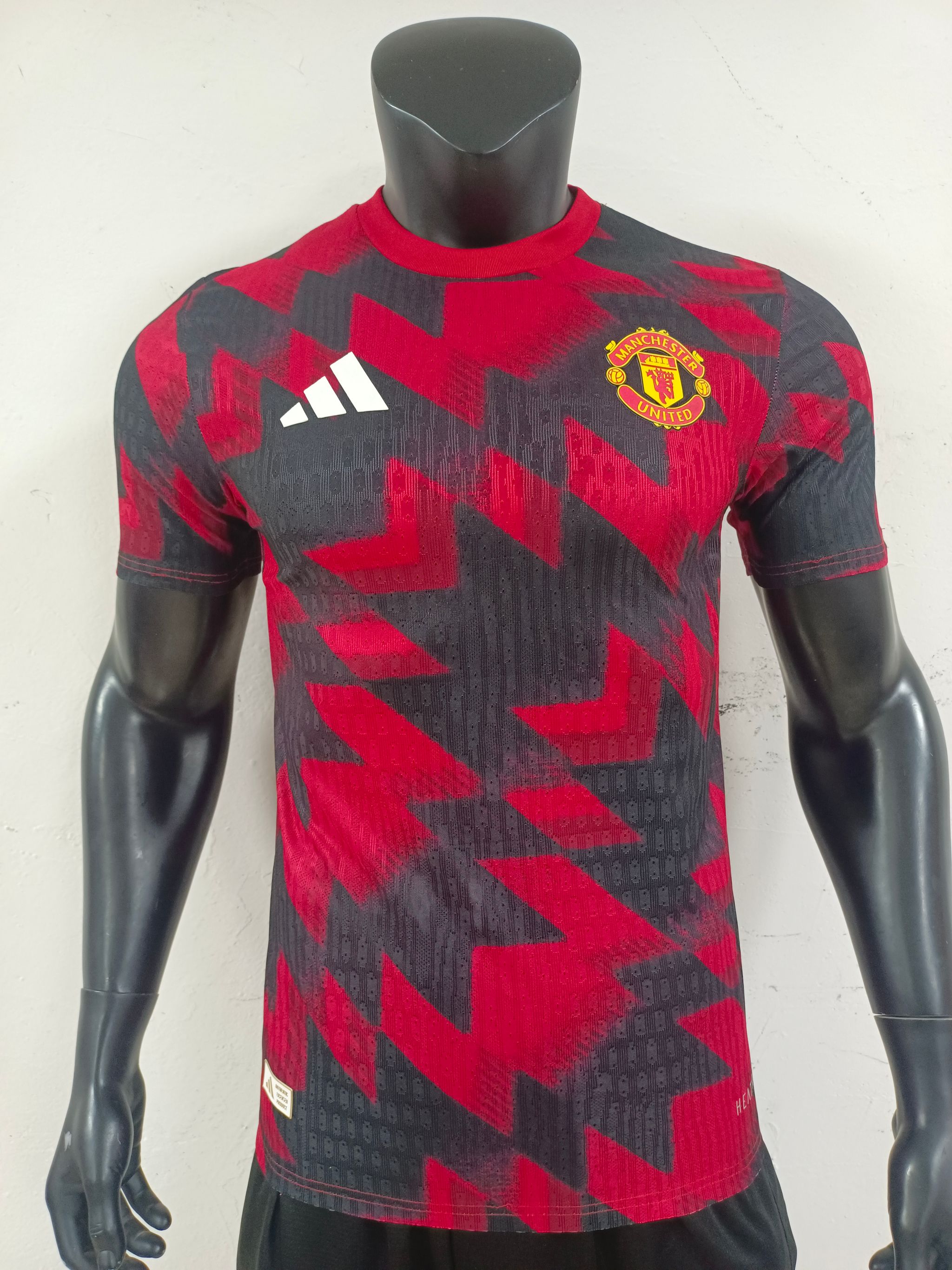 Manchester United 2025/26 Prematch Shirt (Black / Red)_7