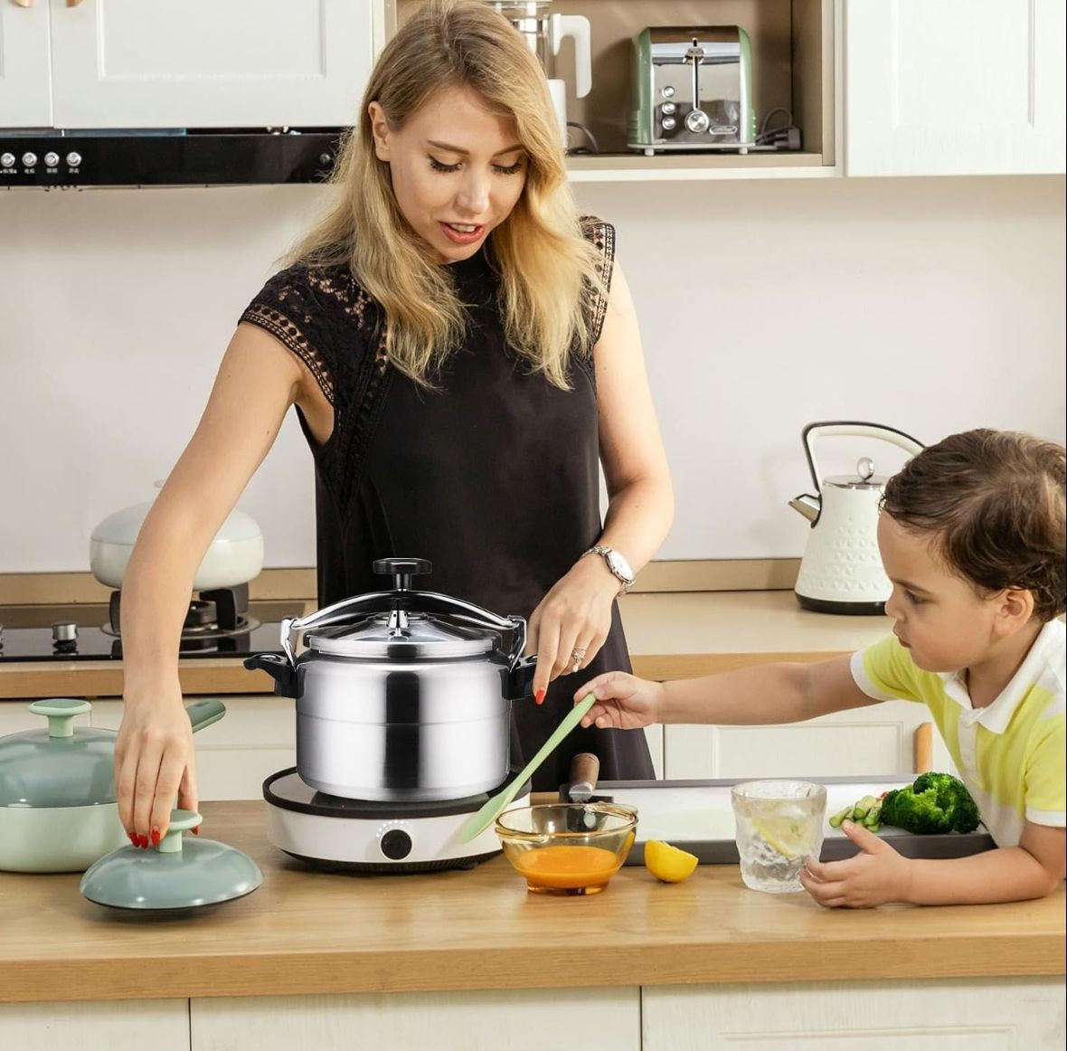 Integrated Design Pressure Cooker 7L_4