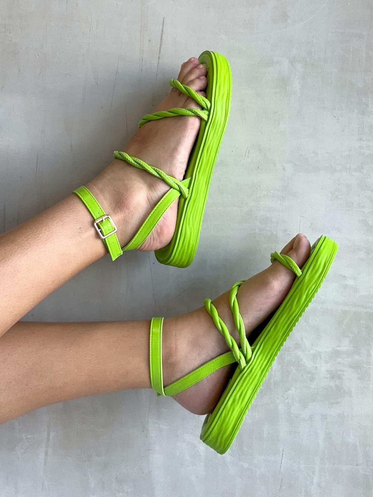 Mona by Menina Green_0