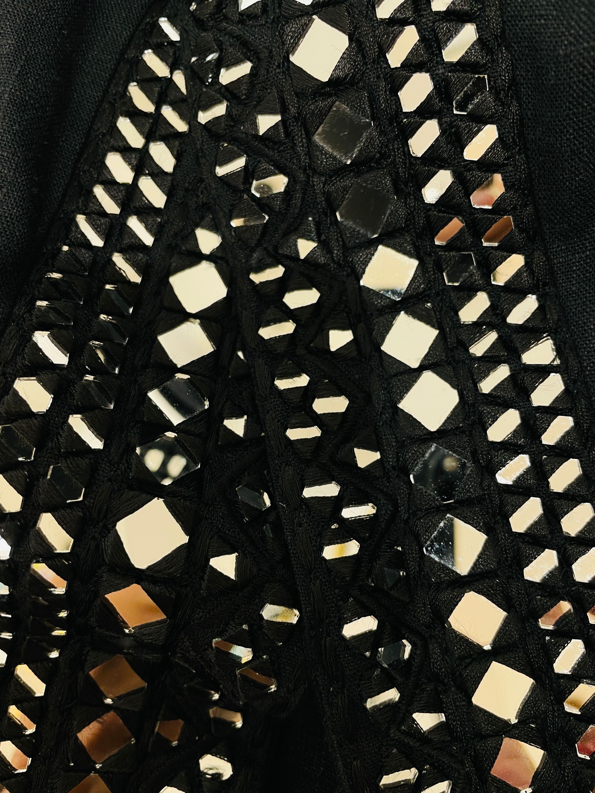Black Mirror Linen Set_1