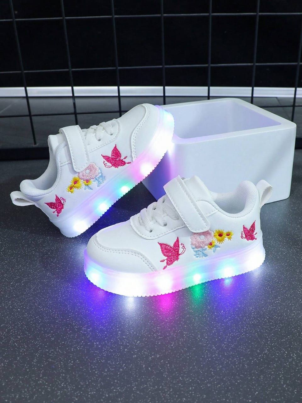 Baby Sneakers New LED Light Up Shoes_1