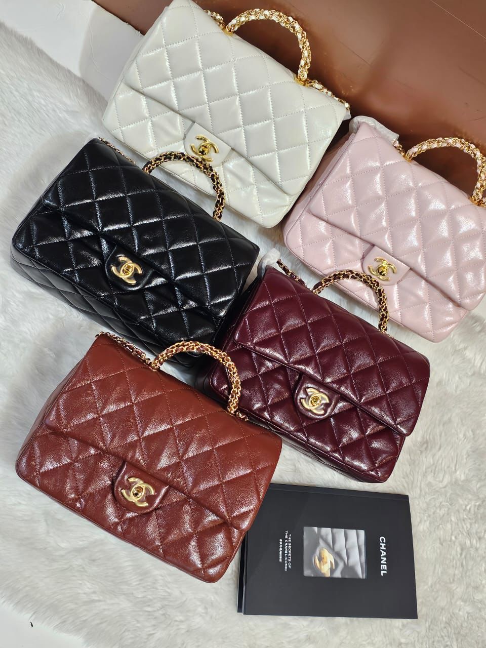 CHANEL - WHITE SIZE 23CM_1
