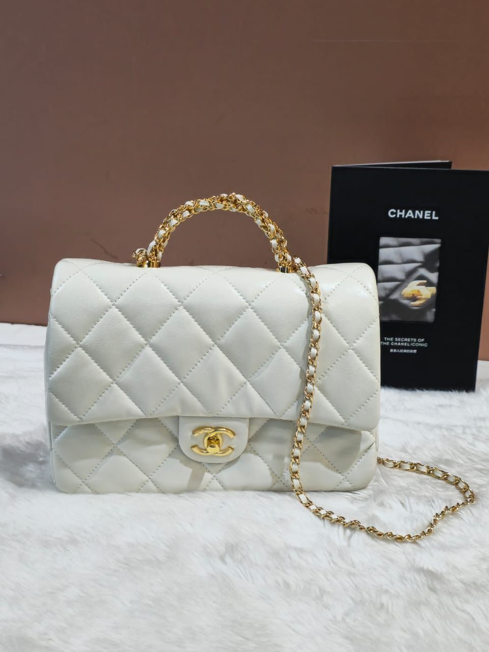 CHANEL - WHITE SIZE 23CM_0