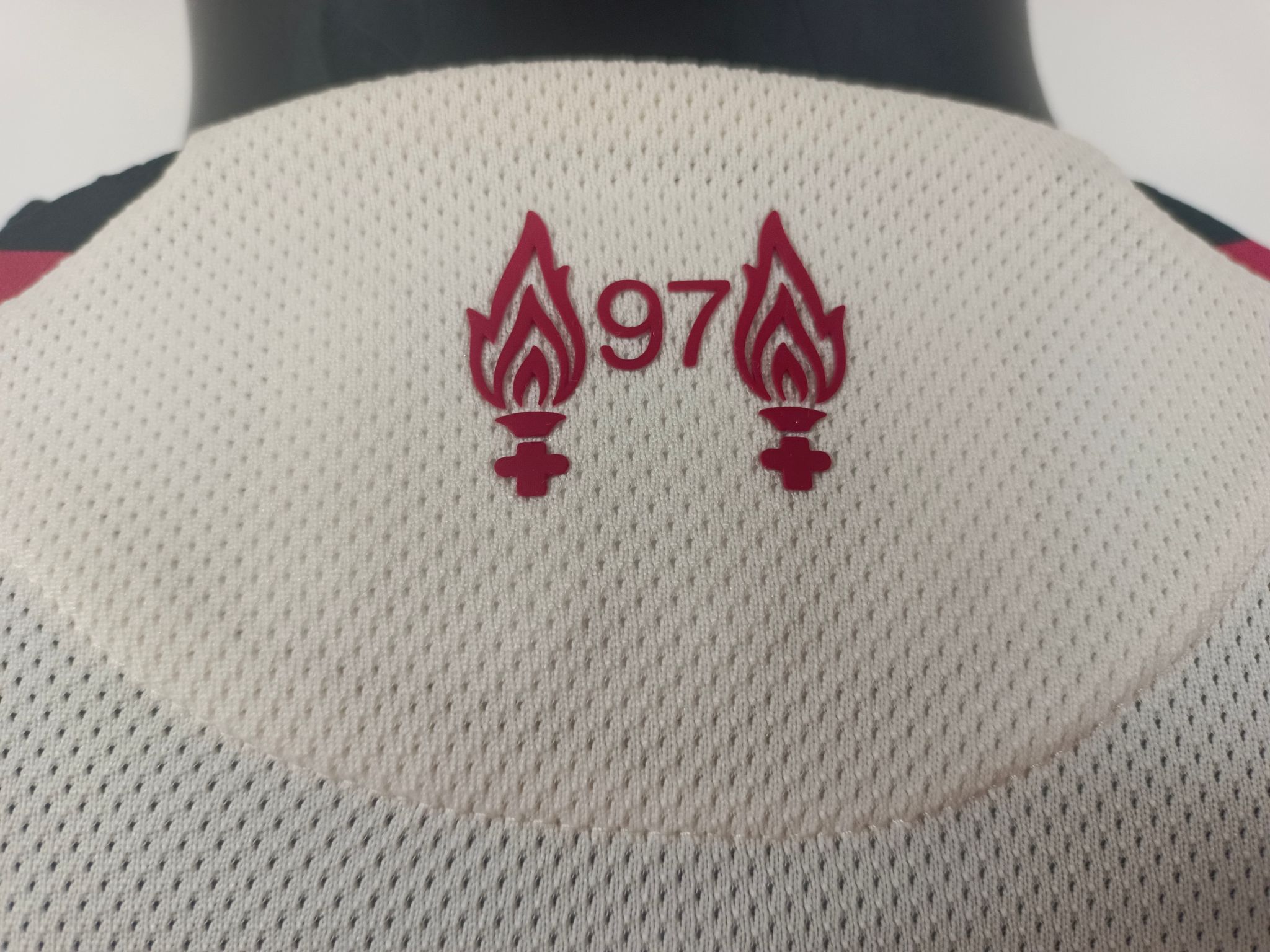 Liverpool 2025/26 Away Shirt (Off-white / Red / Black)_4