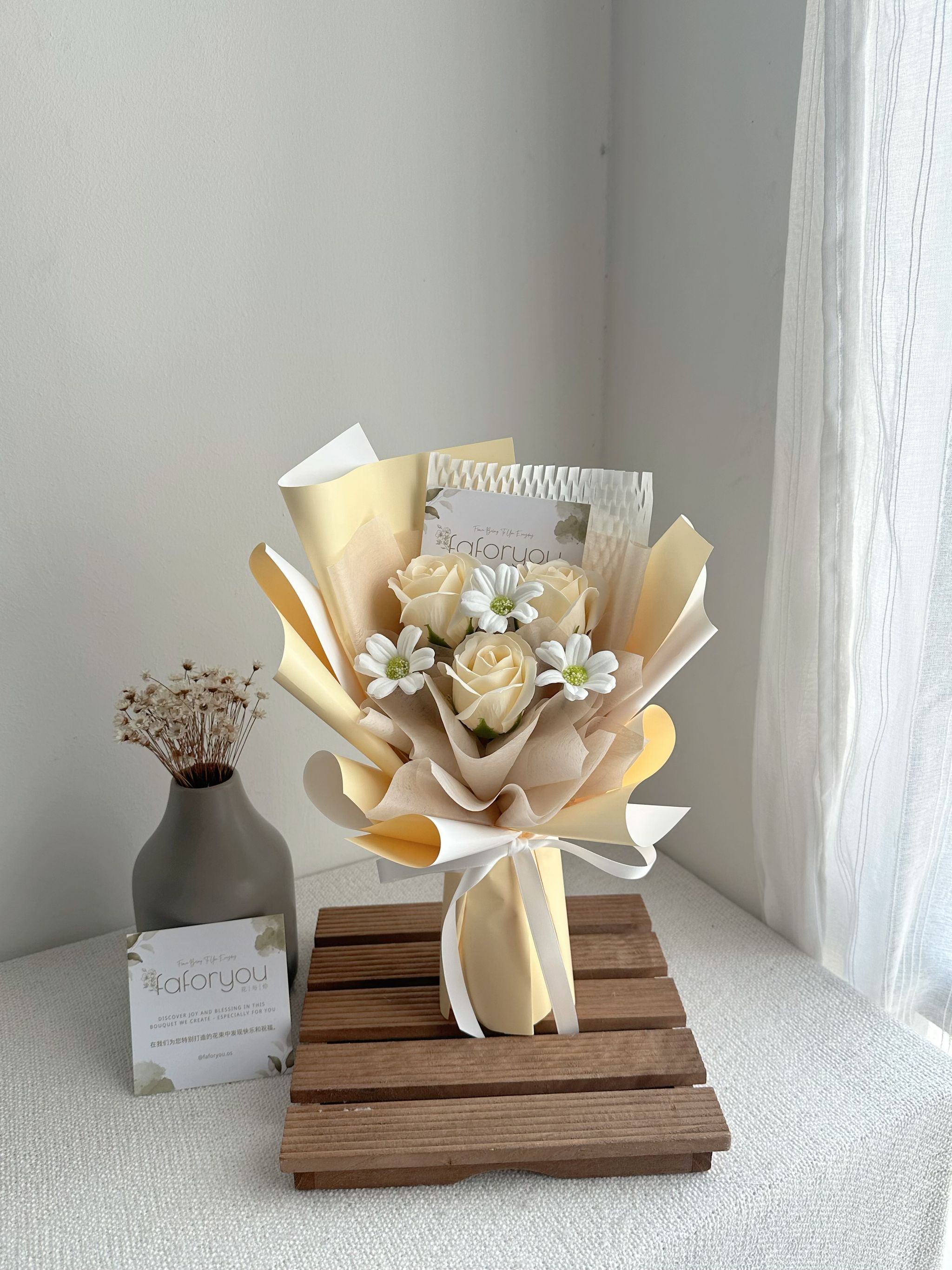 3 Stalk Small Soap Rose Chamomile Bouquet _0