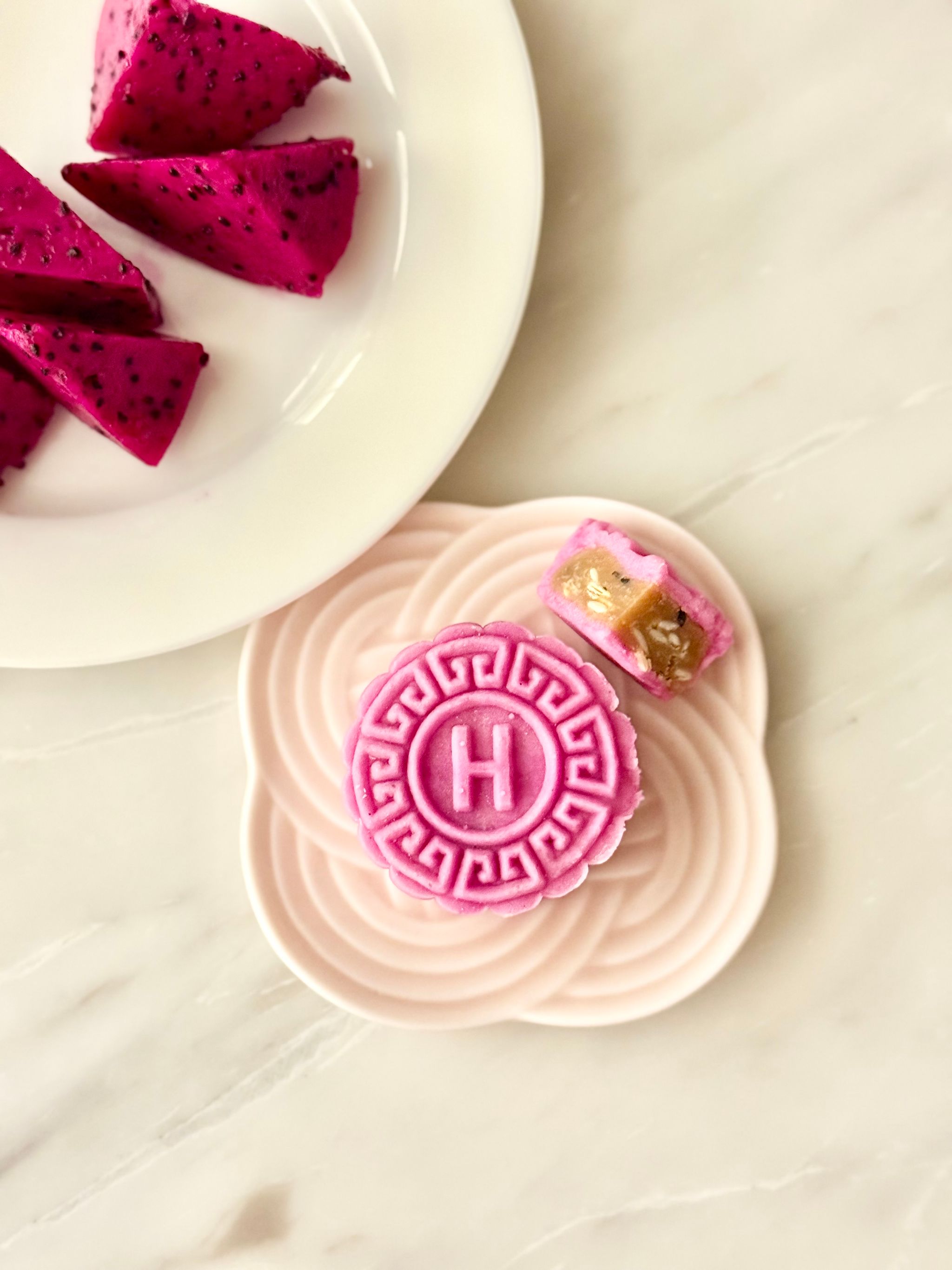 NEW: Dragonfruit Snowskin Mooncake (Fruit-Mixed Lotus)_1