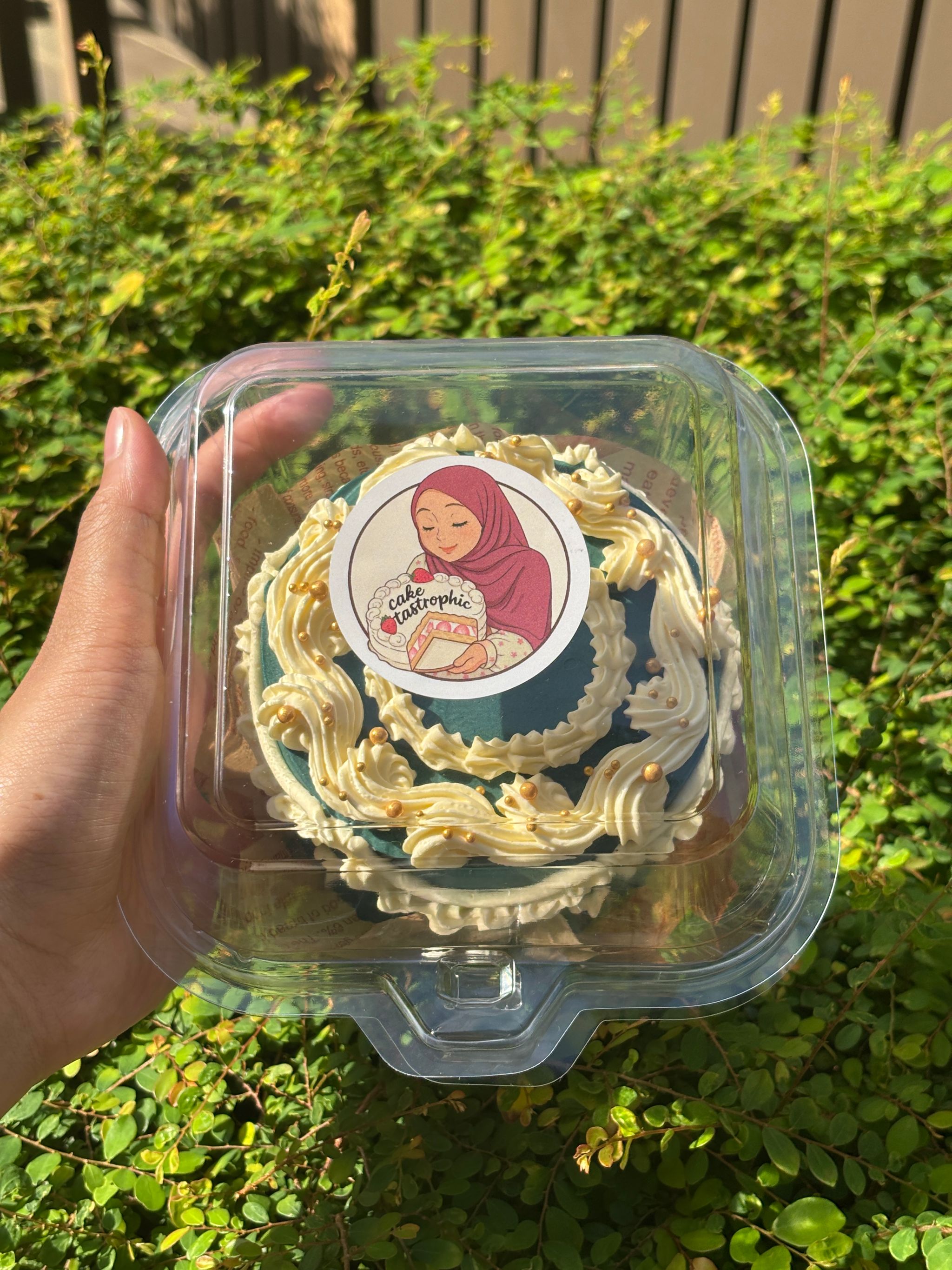 Peek - A - Cake_0