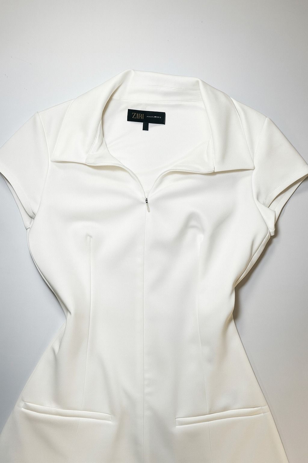 Vestido polo blanco con cierre frontal - Size  M_1
