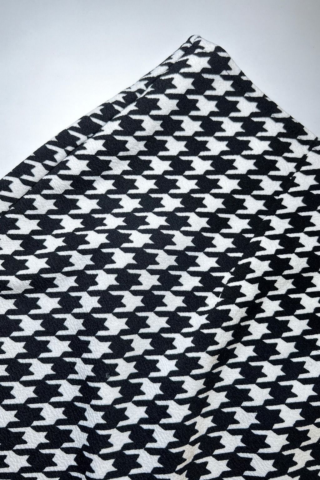 Falda corta estampado pata de gallo blanco y negro - Size M_1