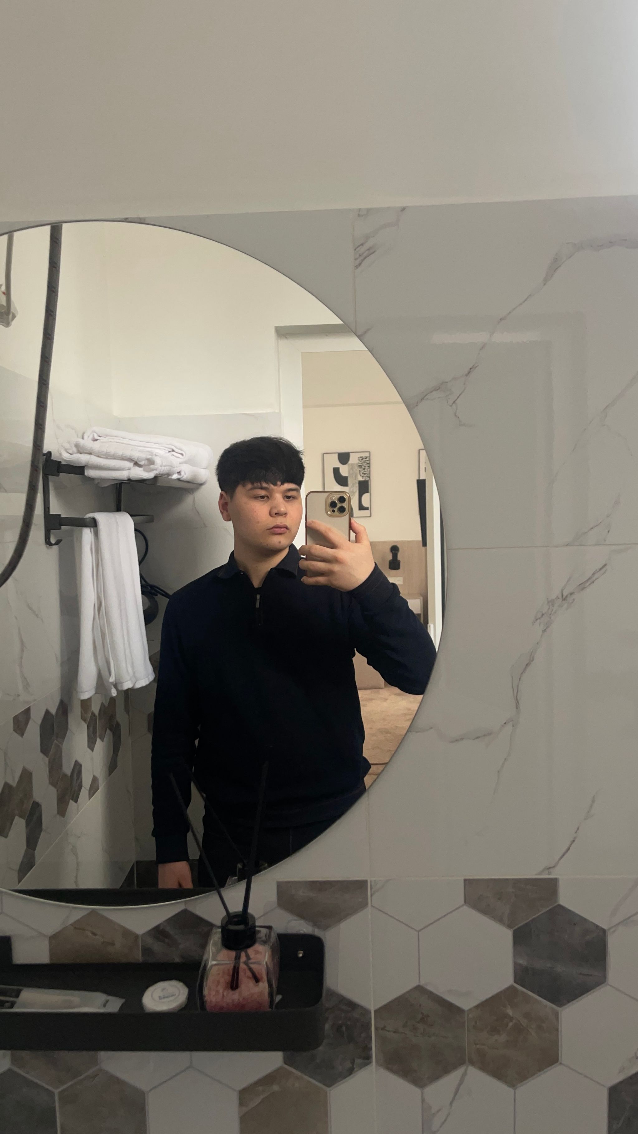 Kyrgyzstan Surrogacy & Sperm Donor | Bishkek | 2004, Blood Type O, 172cm, 69kg | ID #10131_1
