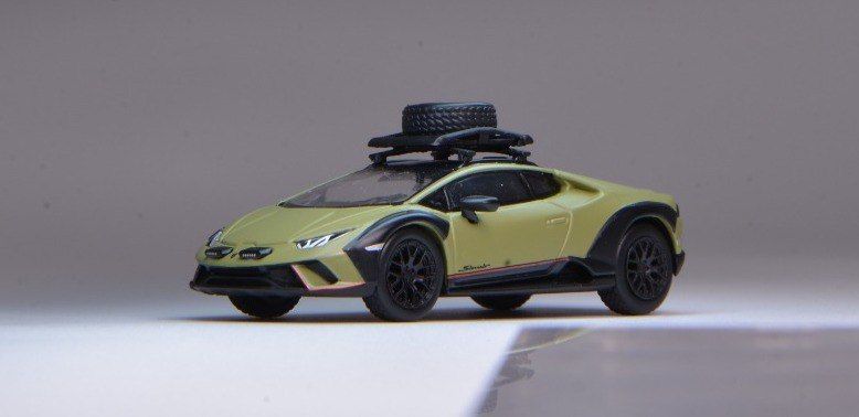 SPARKY MODEL 1/64 LAMBORGHINI HURACÁN STERRATO WITH A ROOF RACK AND A WHEEL - GREEN_3