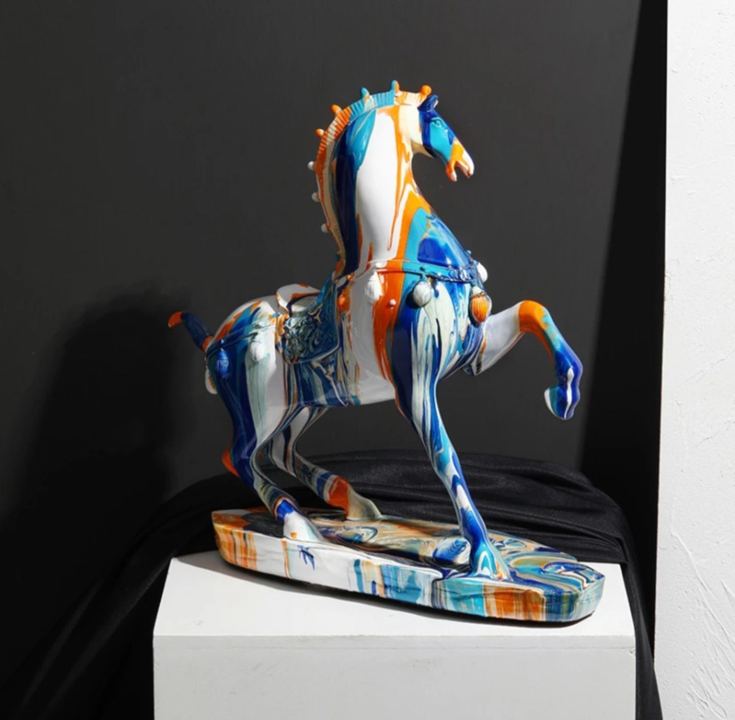 Patung Kuda Troya Premium Ornament Grafitti Pajangan Dekorasi Mewah_8