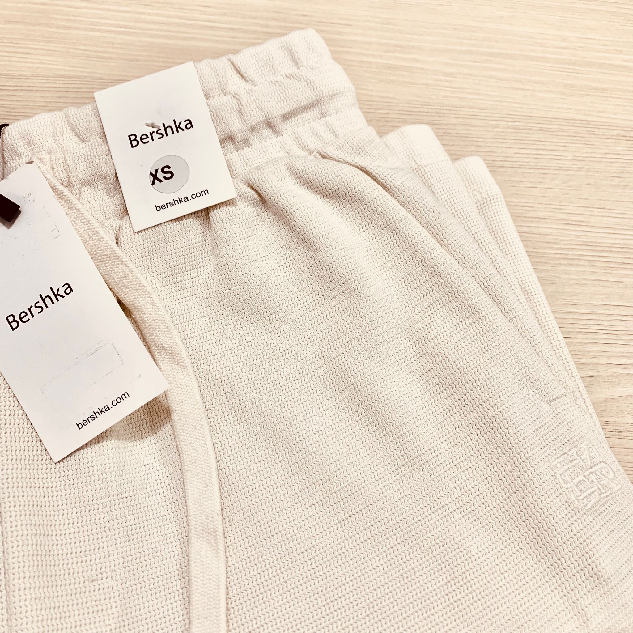 BERSHKA COTTON SHORTS -  OFF-WHITE (WOVEN)_1