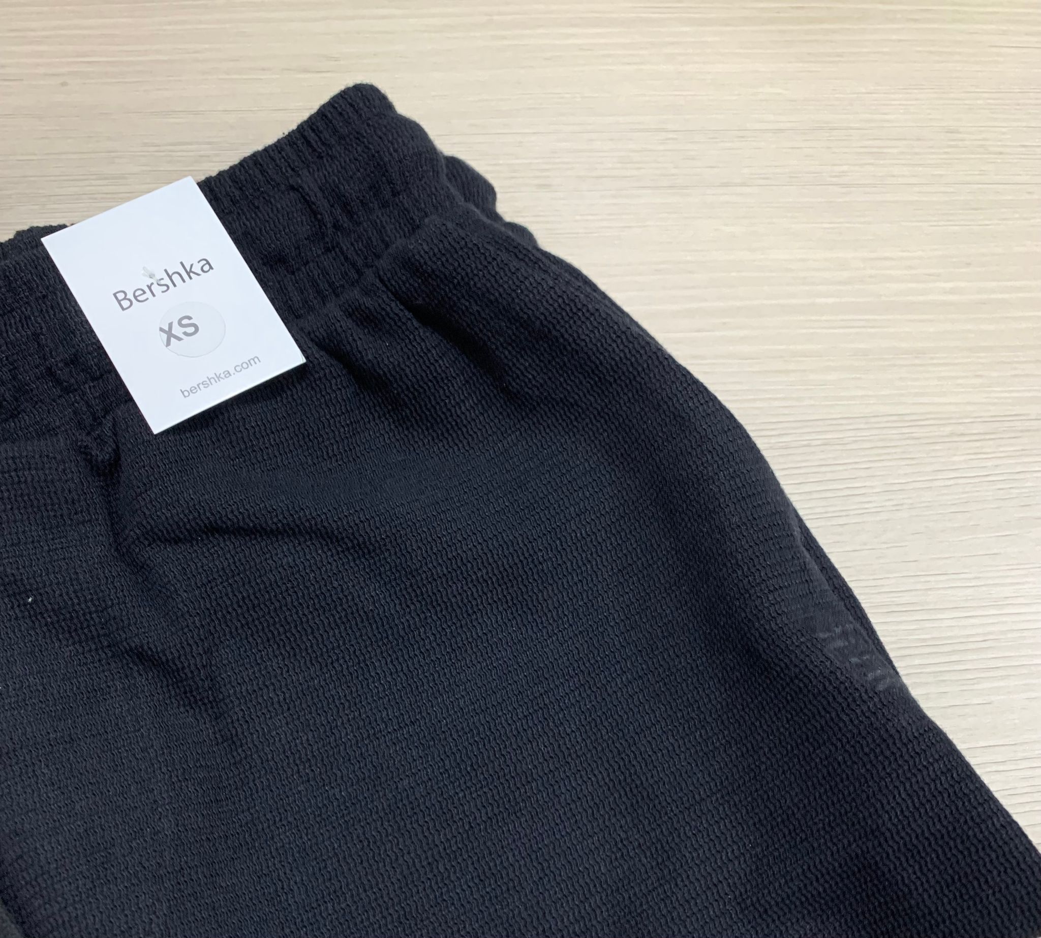 BERSHKA COTTON SHORTS -  BLACK (WOVEN)_1