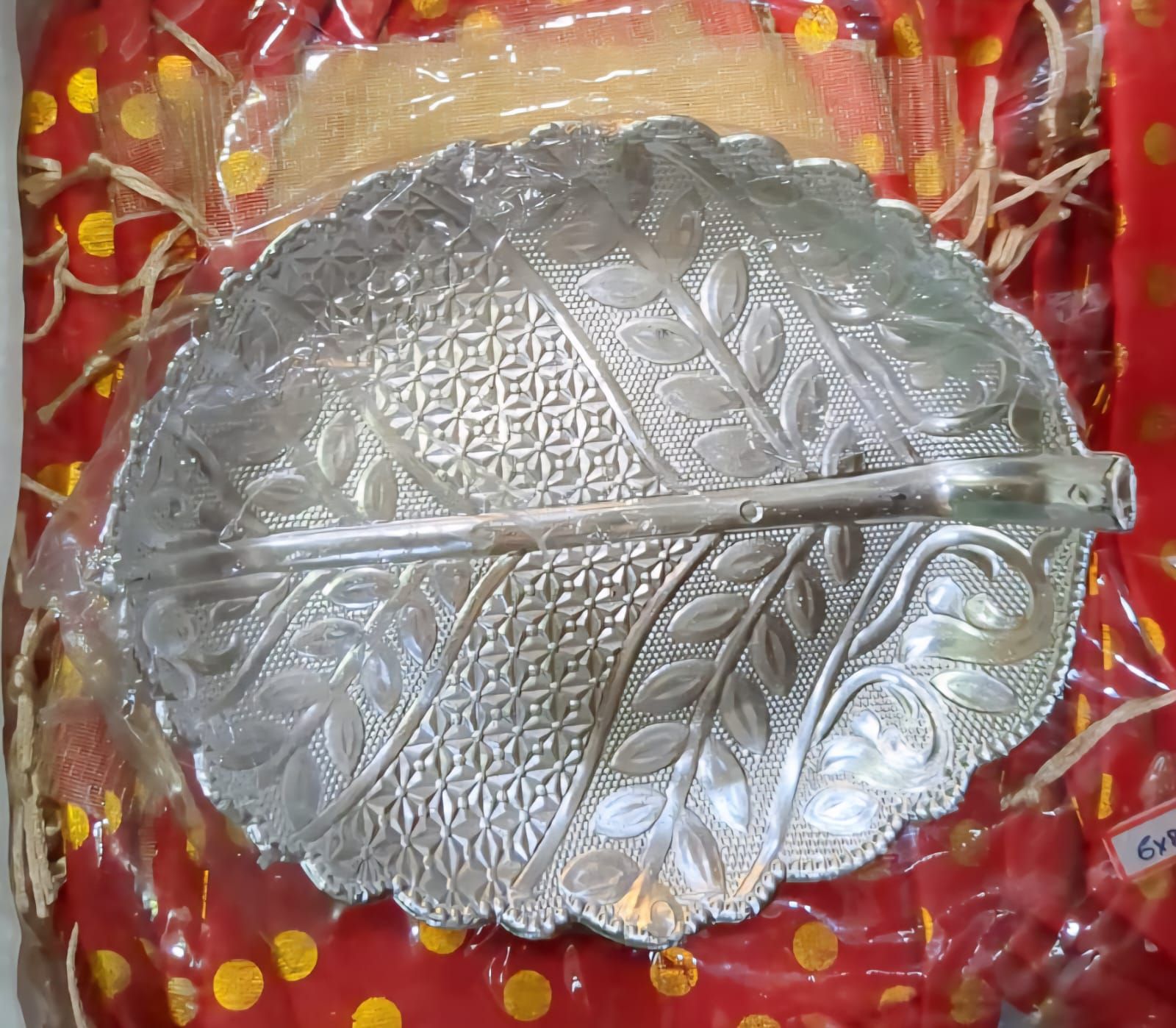 Silver coloured plate (Leafdesign)_0