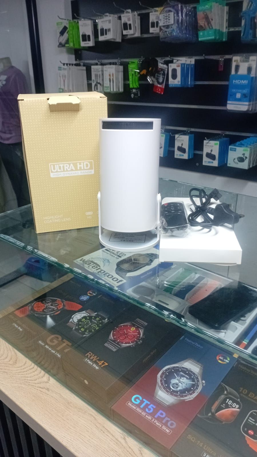 HY300 UHD Smart Projector_3