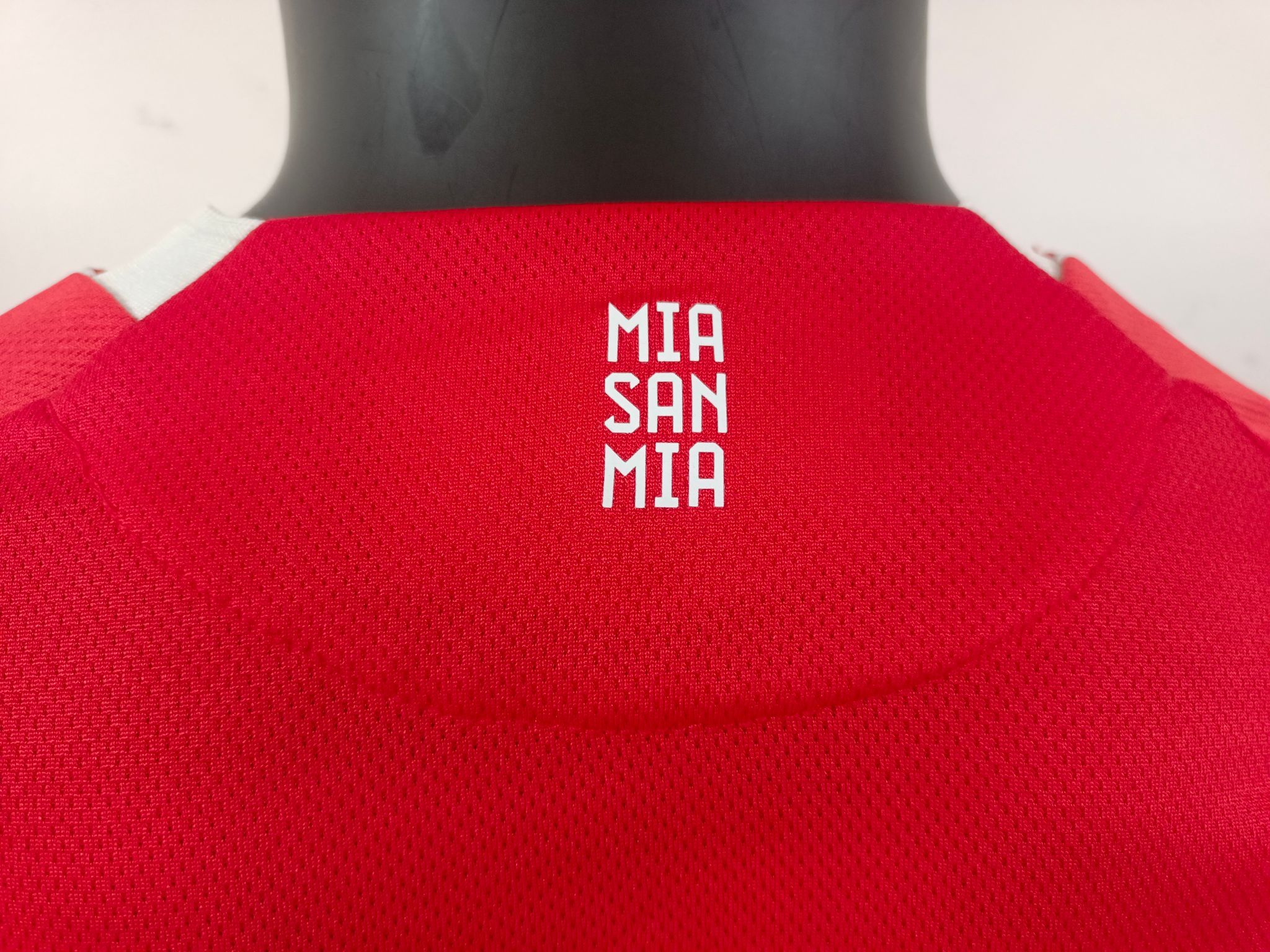FC Bayern 2025/26 Home shirt (Red / White)_4