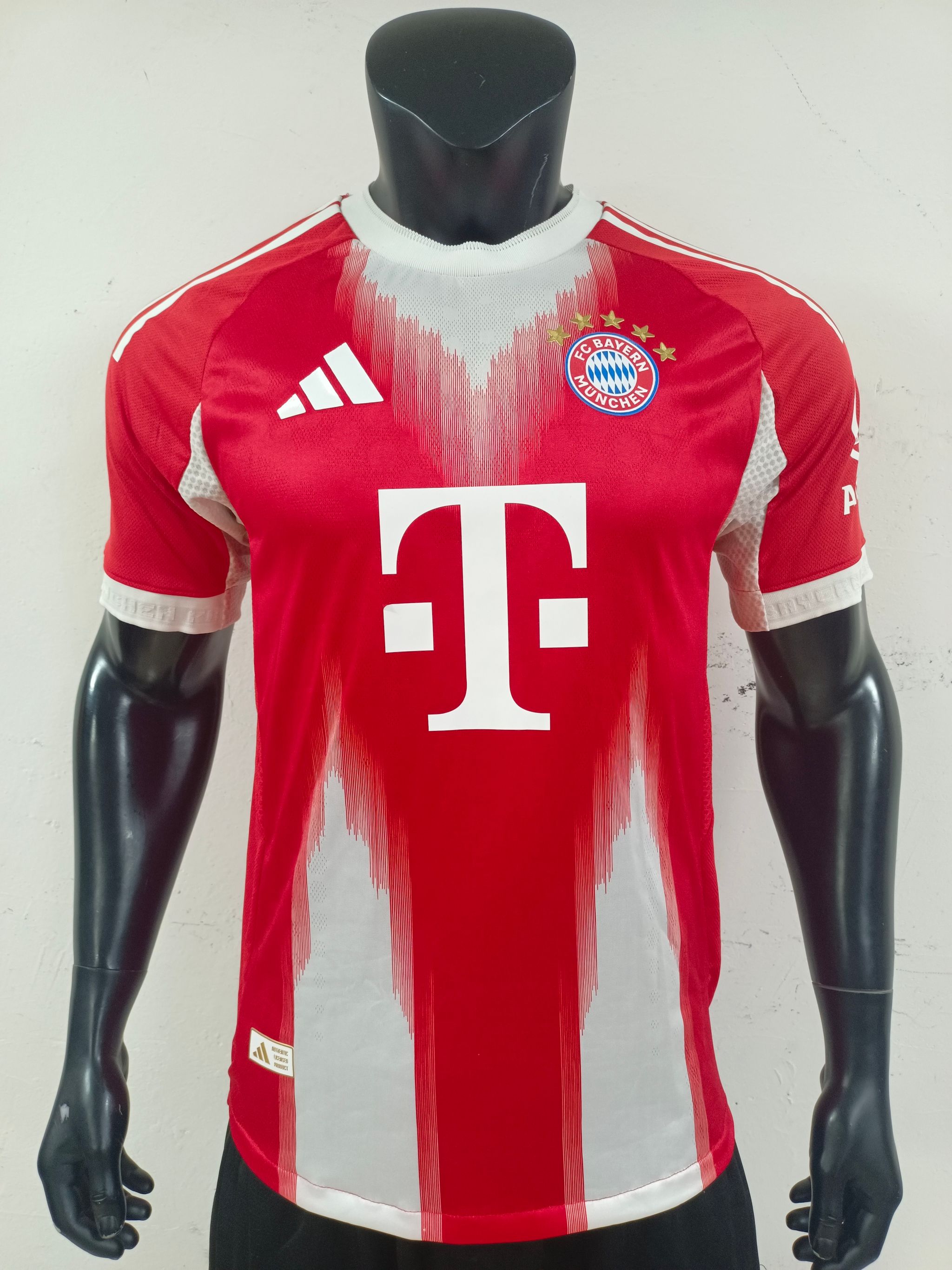 FC Bayern 2025/26 Home shirt (Red / White)_8