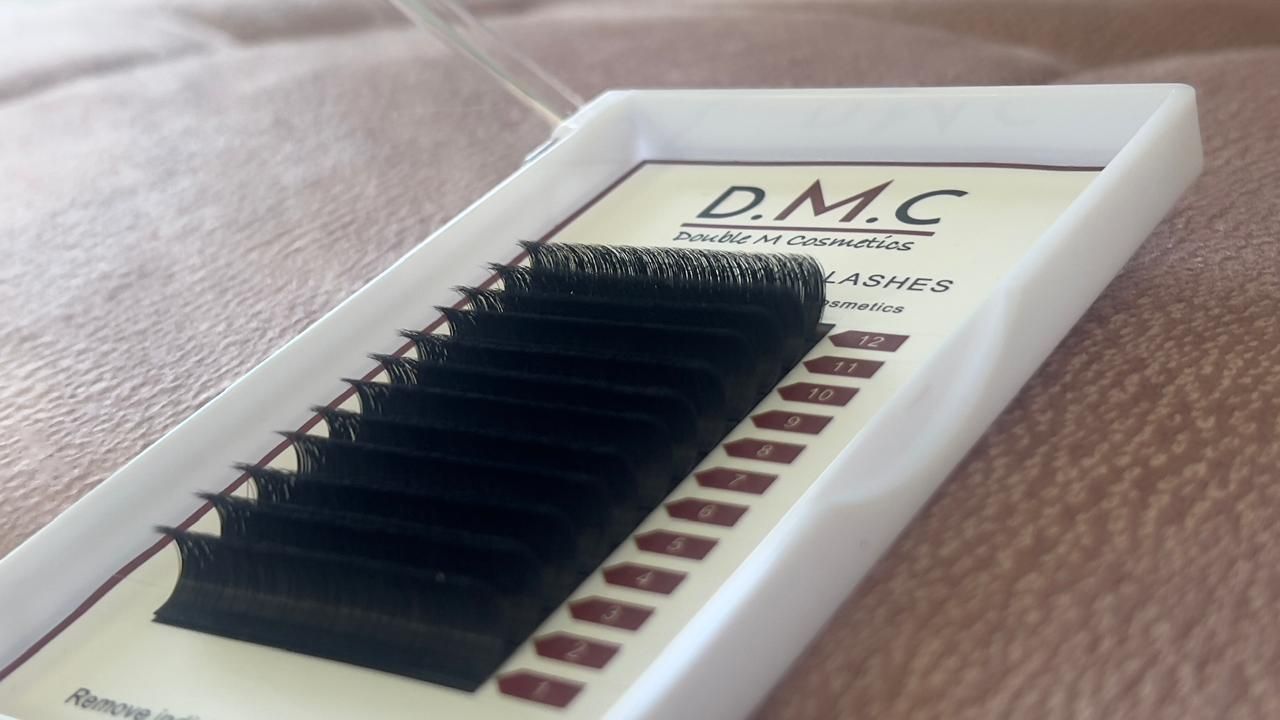 DMC LASH EXTENSION BOX_2