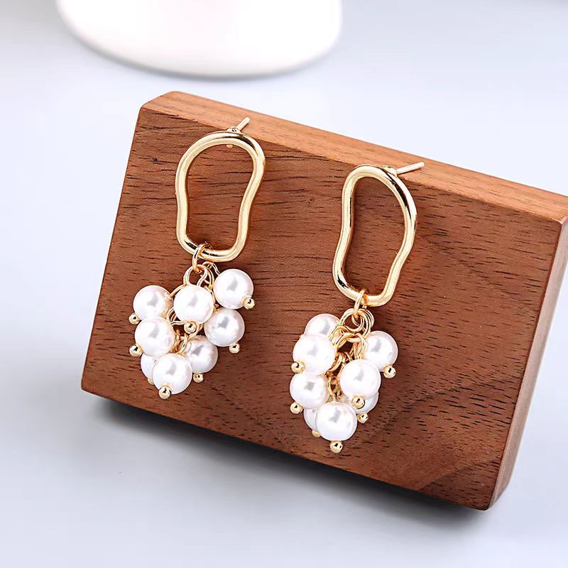 Long Elegant Pearl Petal Stud Earrings_0
