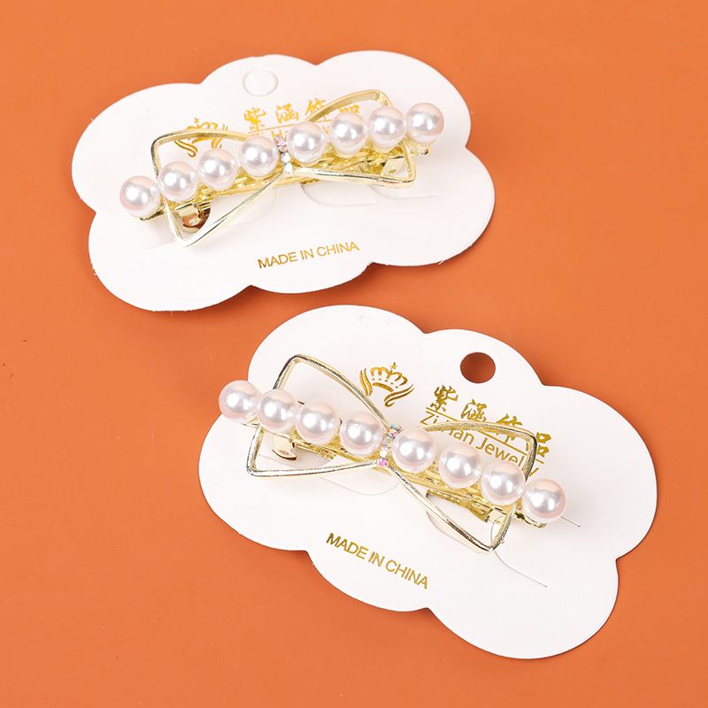 Pearl rhinestone lucky grass cross clip_0