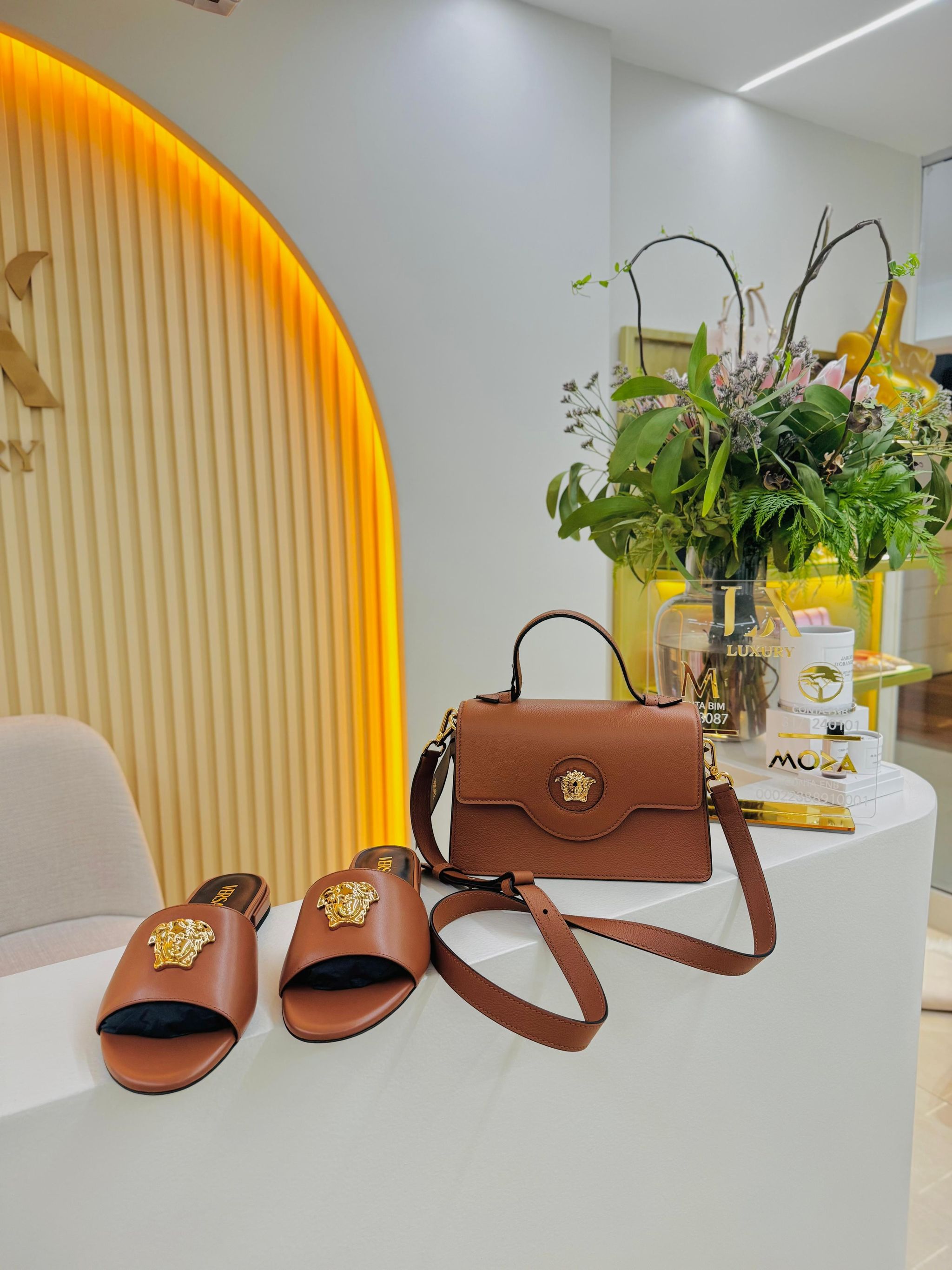 Bolsa Versace Medusa - top handle camel _4