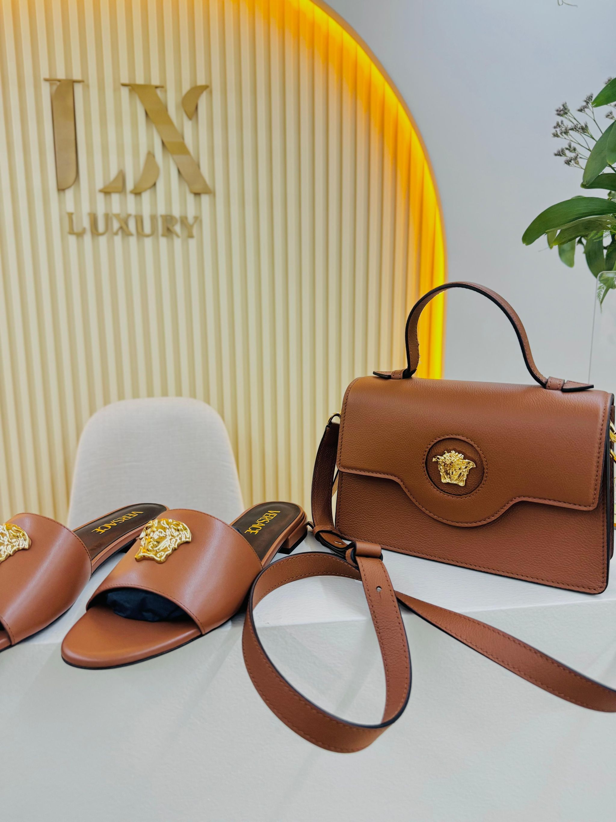 Bolsa Versace Medusa - top handle camel _5
