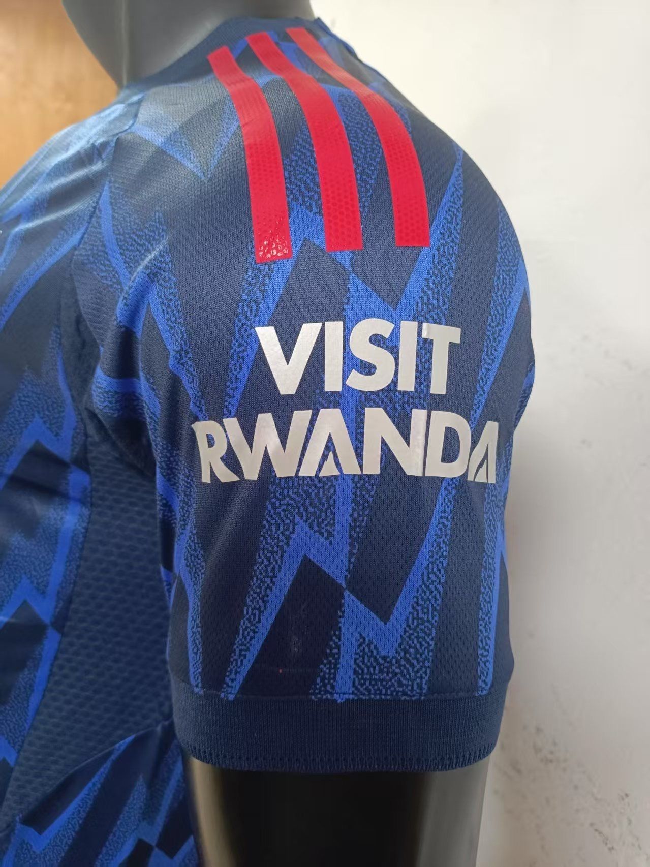 Arsenal 2025/26 Away Shirt (Navy / Red / Blue)_5
