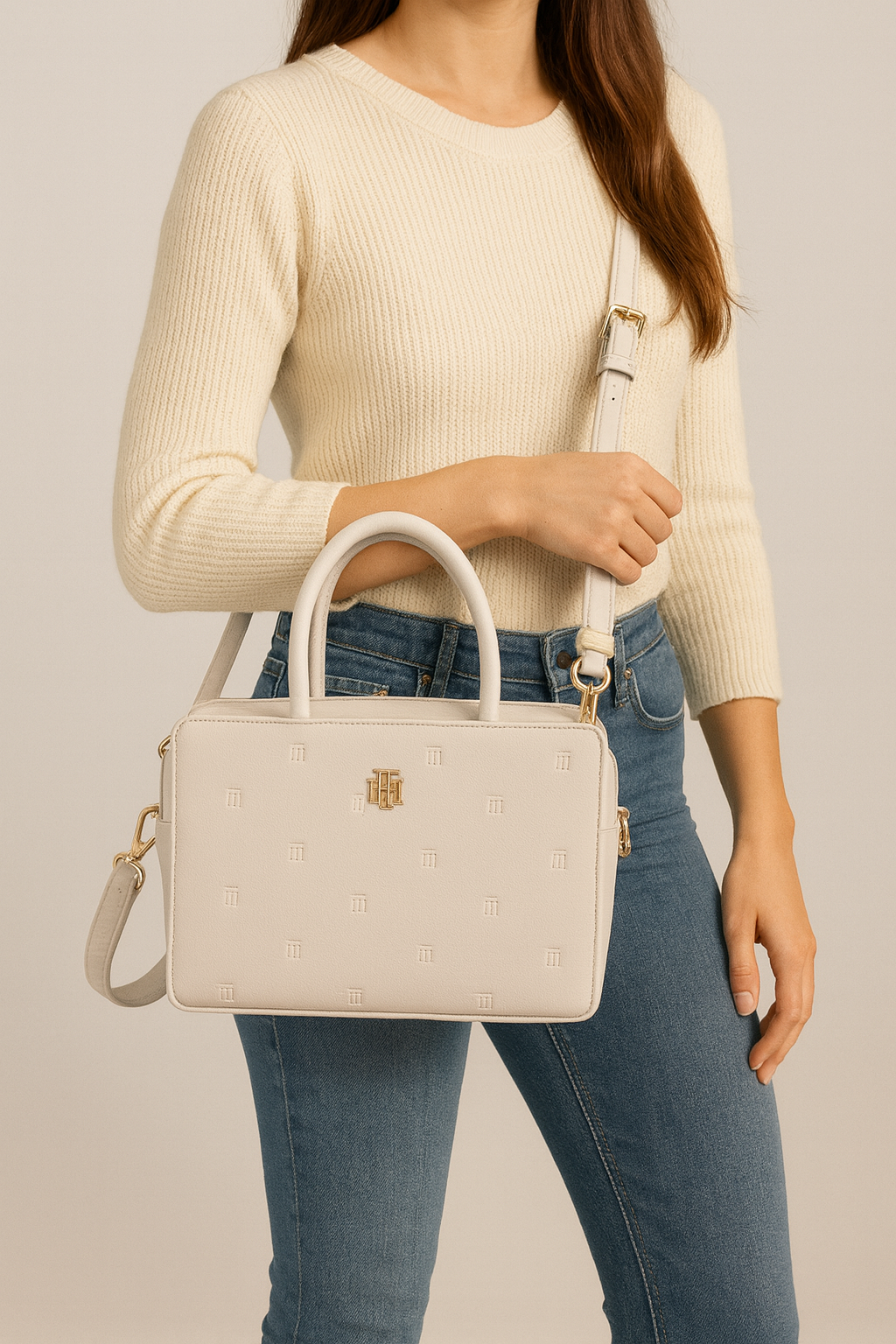 Cartera Tommy Hilfiger Beige con Correa Ajustable_0