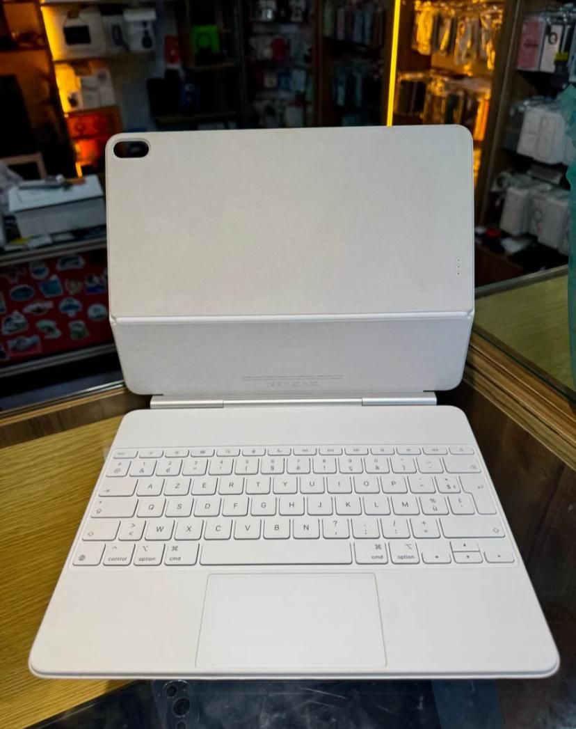 ✨ Clavier Magique avec Trackpad pour iPad Pro/Air 13”_0