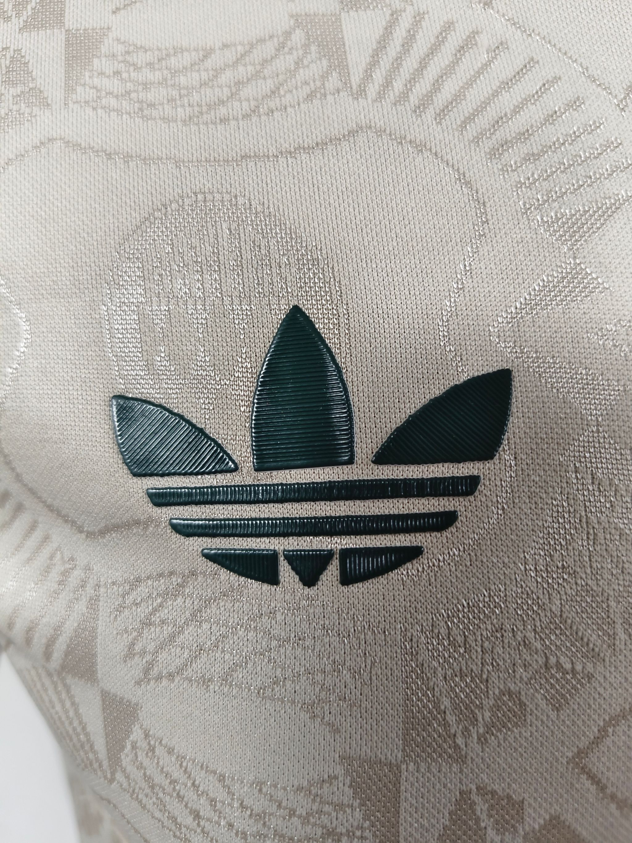 FC Bayern 2025/26 Oktoberfest shirt (Off-white / Green)_2
