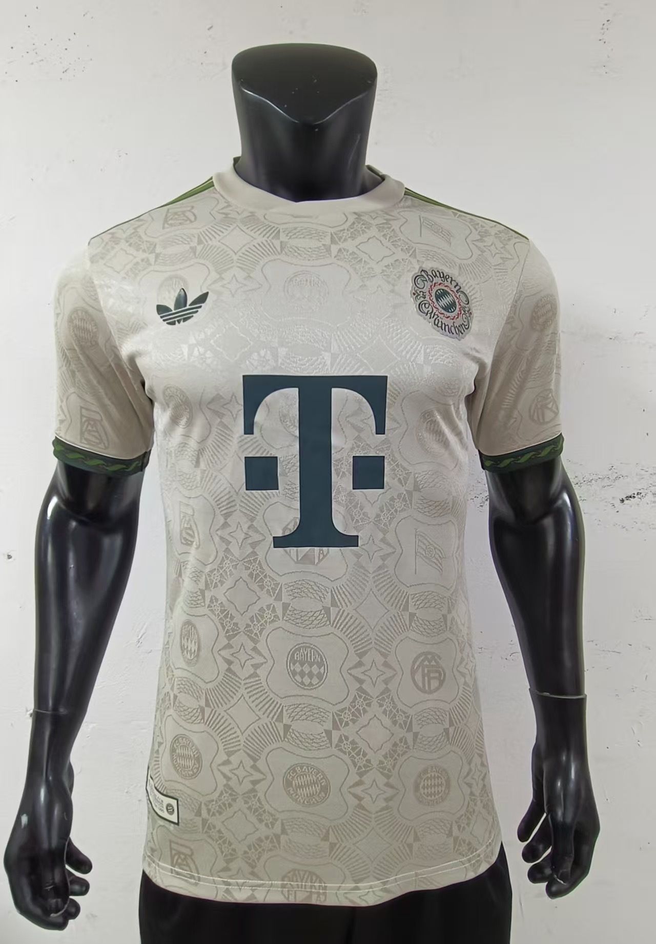 FC Bayern 2025/26 Oktoberfest shirt (Off-white / Green)_7