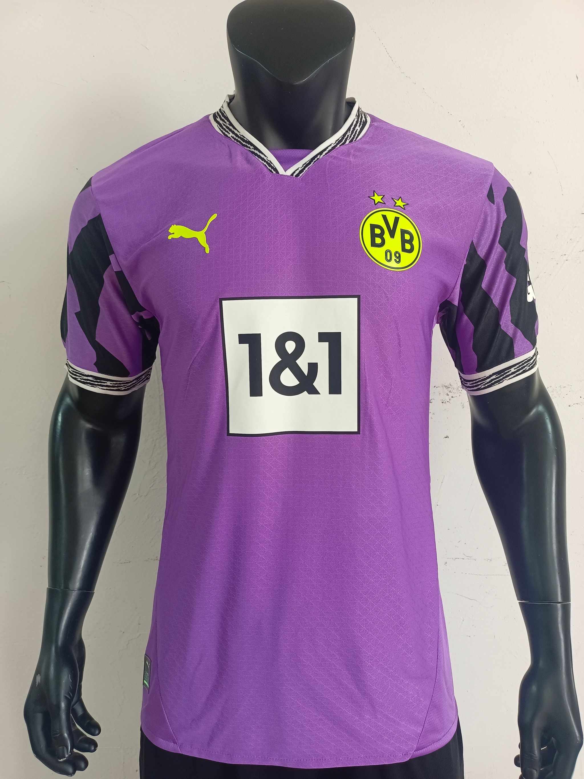 Borussia Dortmund 2025/26 Special Edition Goalkeeper shirt_0