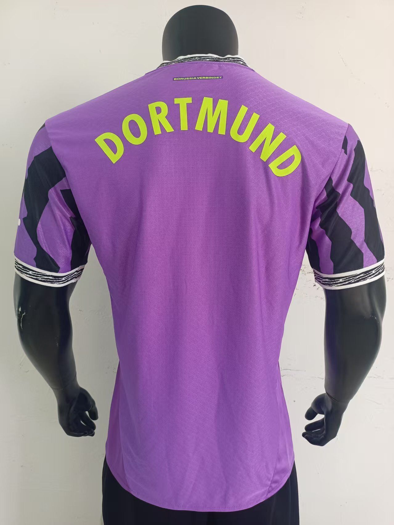 Borussia Dortmund 2025/26 Special Edition Goalkeeper shirt_1
