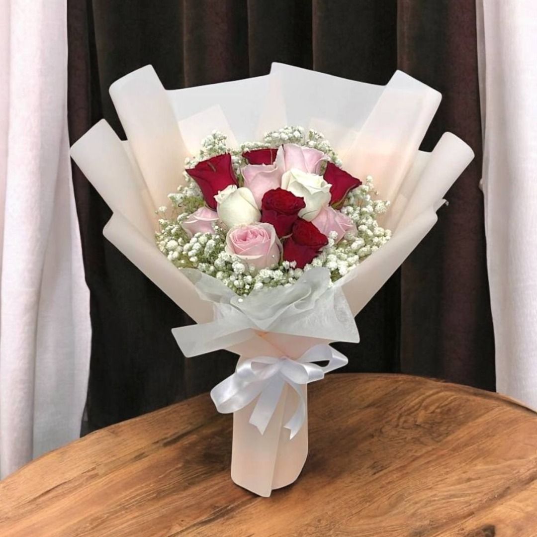 12 Fresh Mix Pink/Red Roses with Baby Breath Bouquet_0
