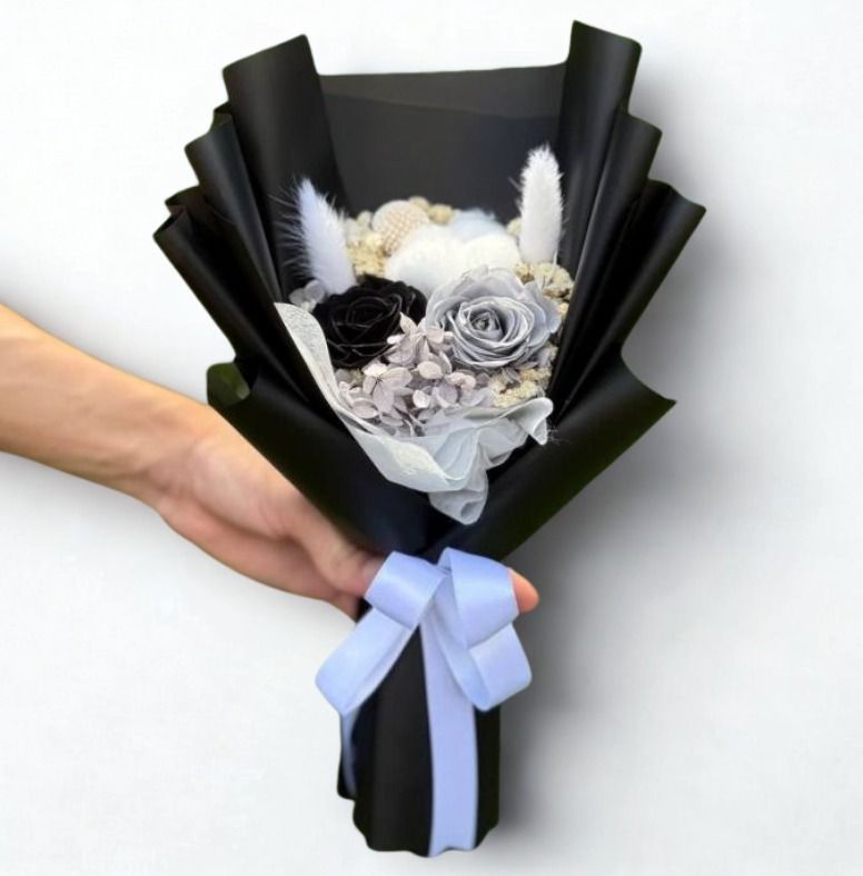 Black Fantasy Preserved Flowers Bouquet_0