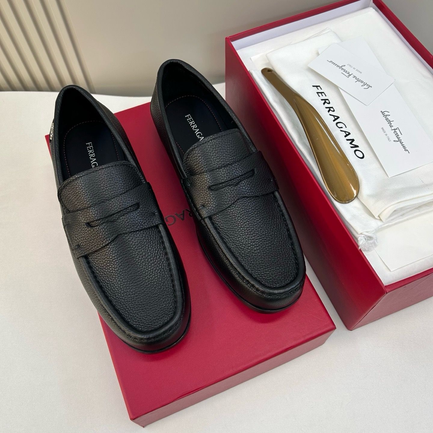 Salvatore Ferragamo _0
