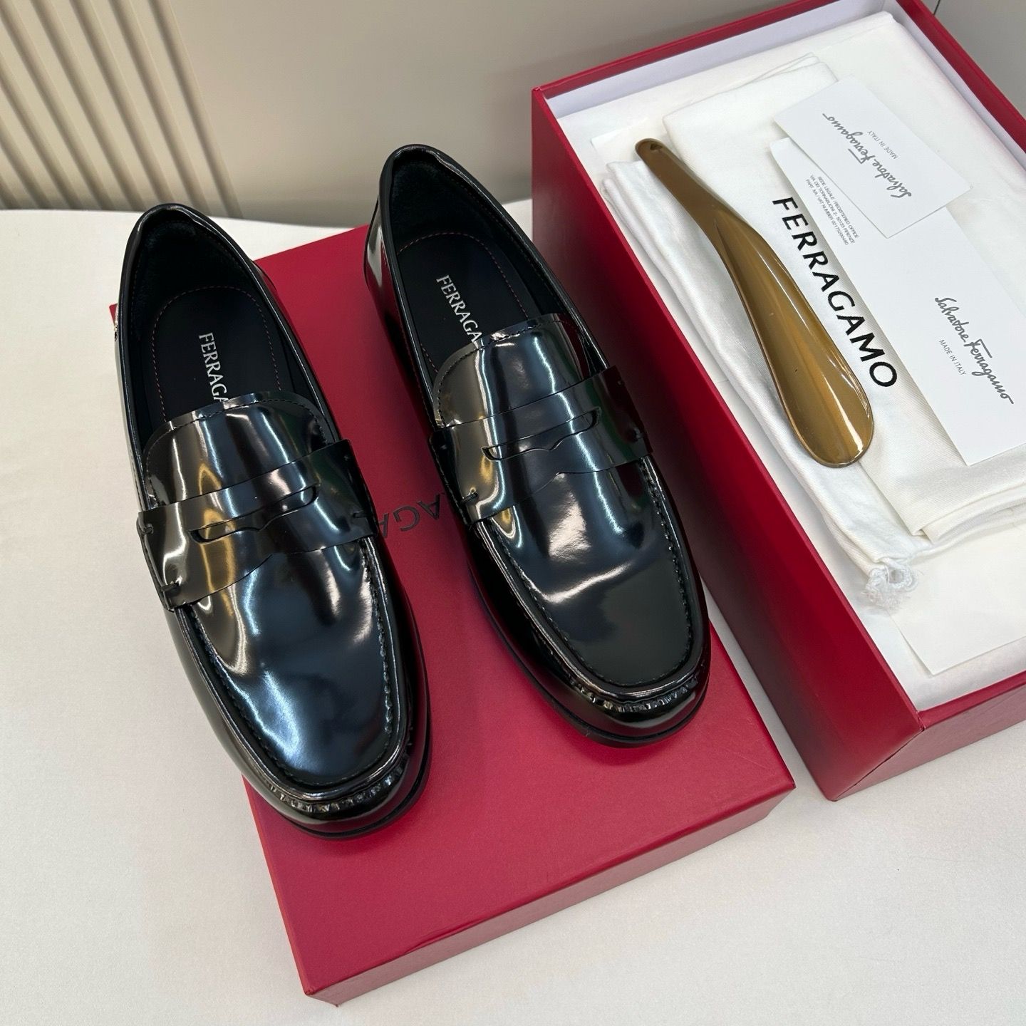 Salvatore Ferragamo _0