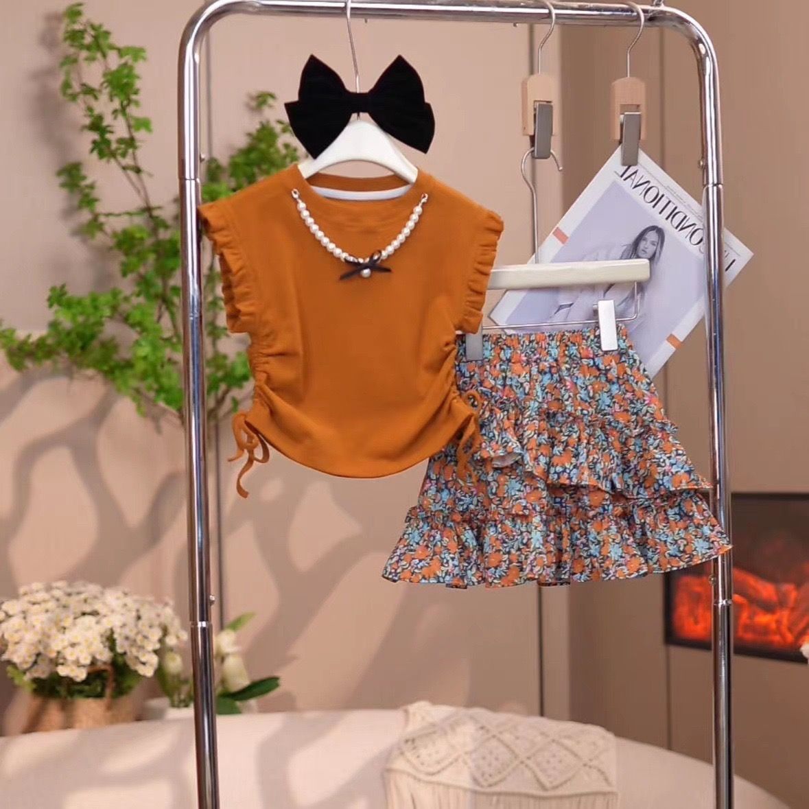 Girl set 4-8 yrs 25,000 25/10/25 usafiri tu_0