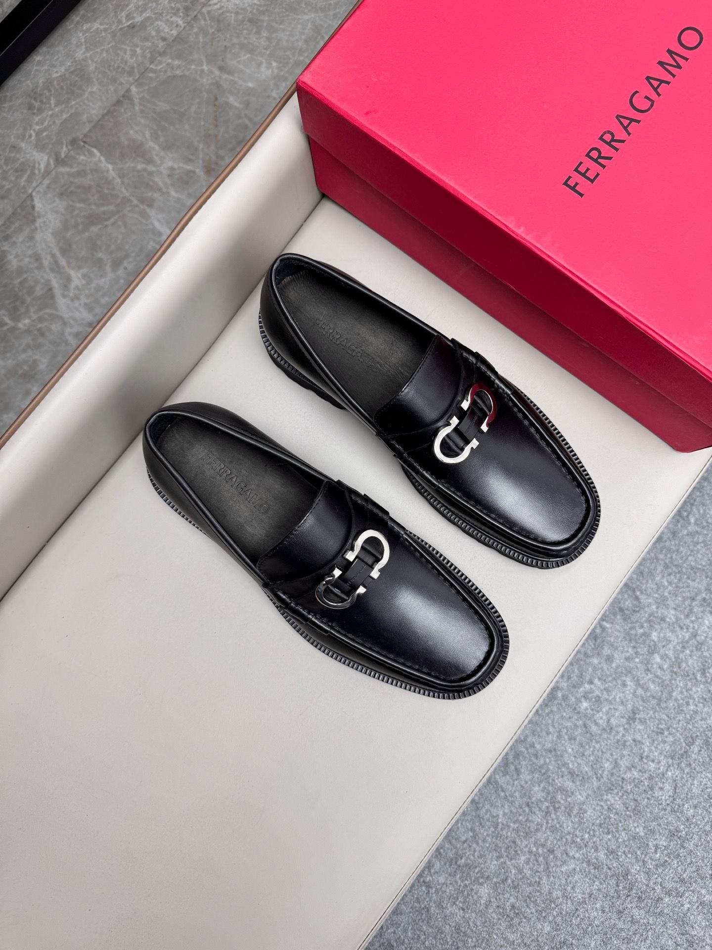 Salvatore Ferragamo _0